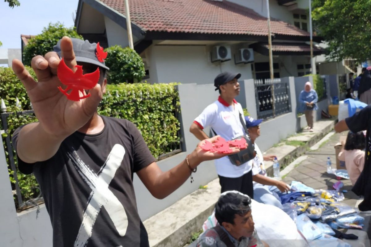 Pedagang  raup keuntungan di kampanye terakhir Prabowo-Sandi