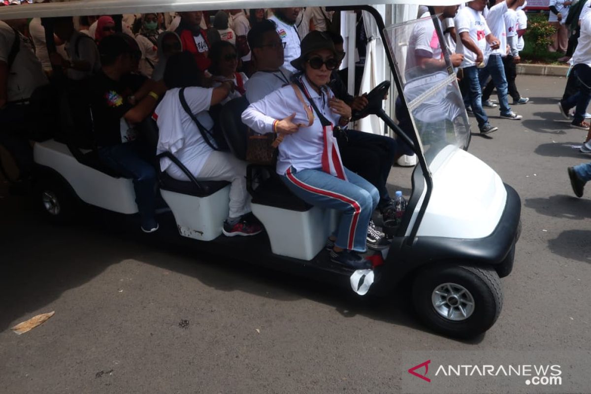 Golf car mudahkan difabel dan lansia menuju lokasi kampanye Jokowi