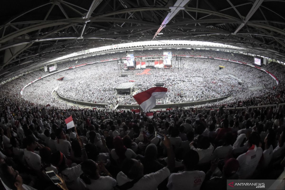 Penampilan Slank "panaskan" panggung Konser Putih Bersatu