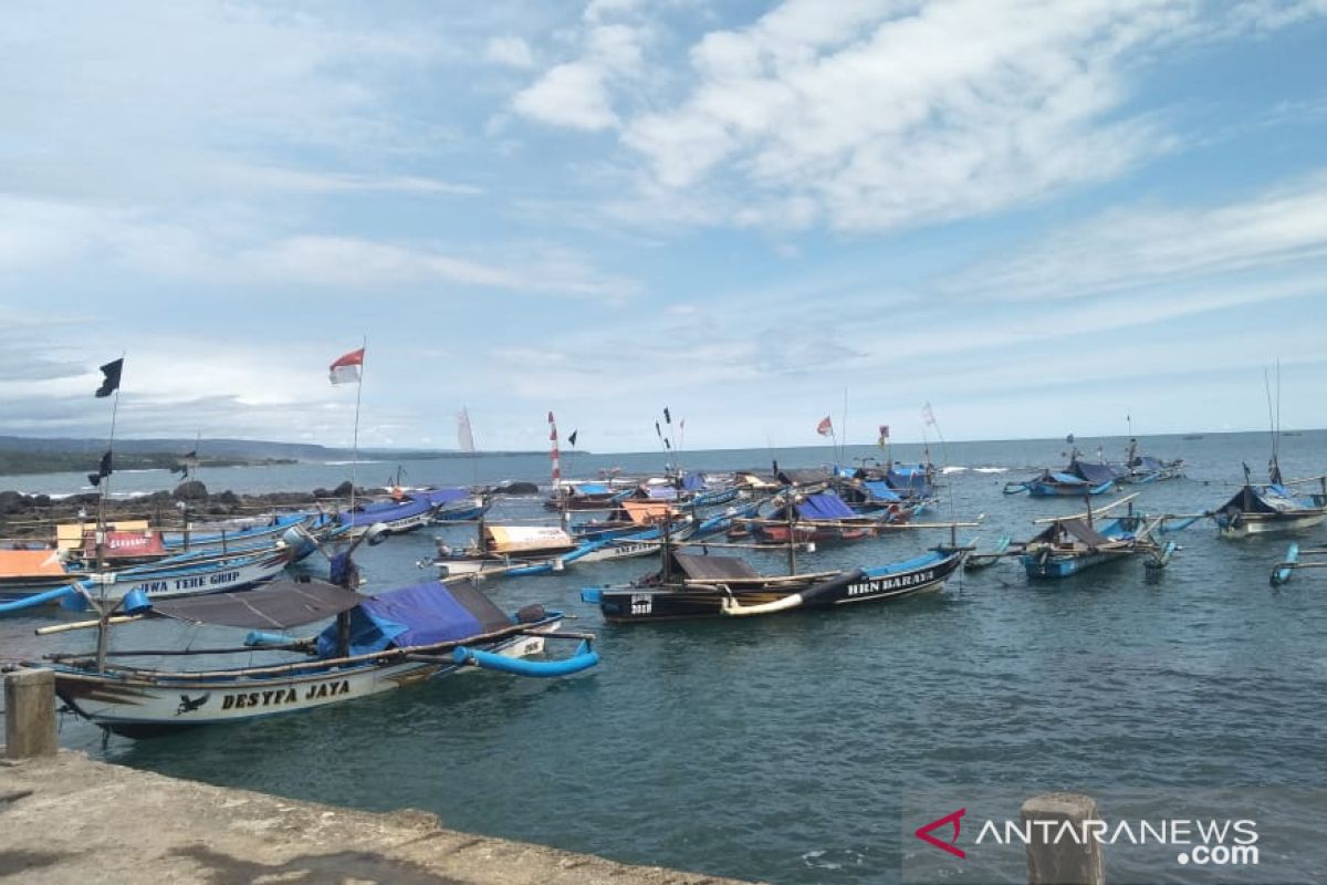 Ratusan nelayan pantai selatan Cianjur tidak golput