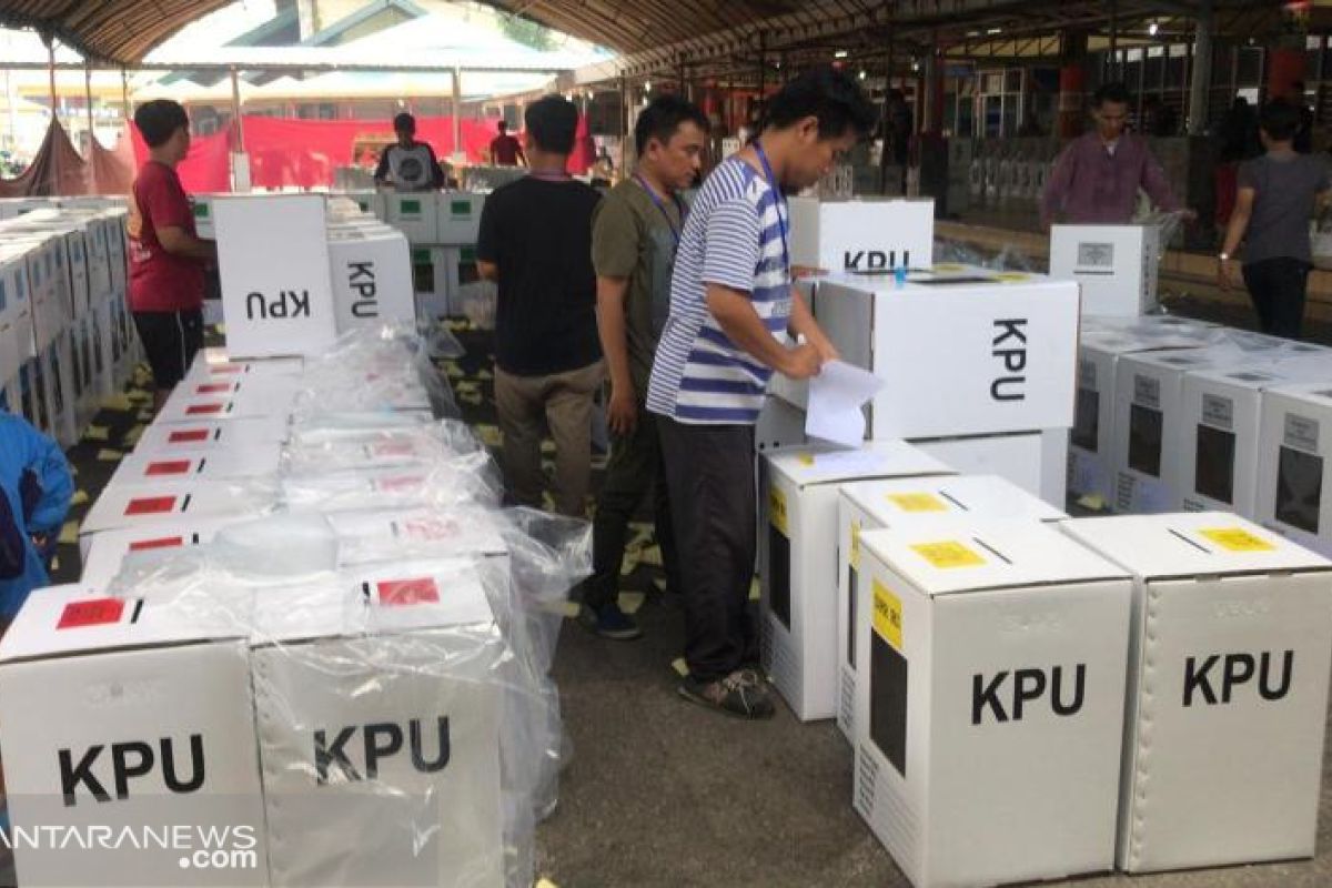 KPU Medan distribusikan logistik pemilu ke kecamatan