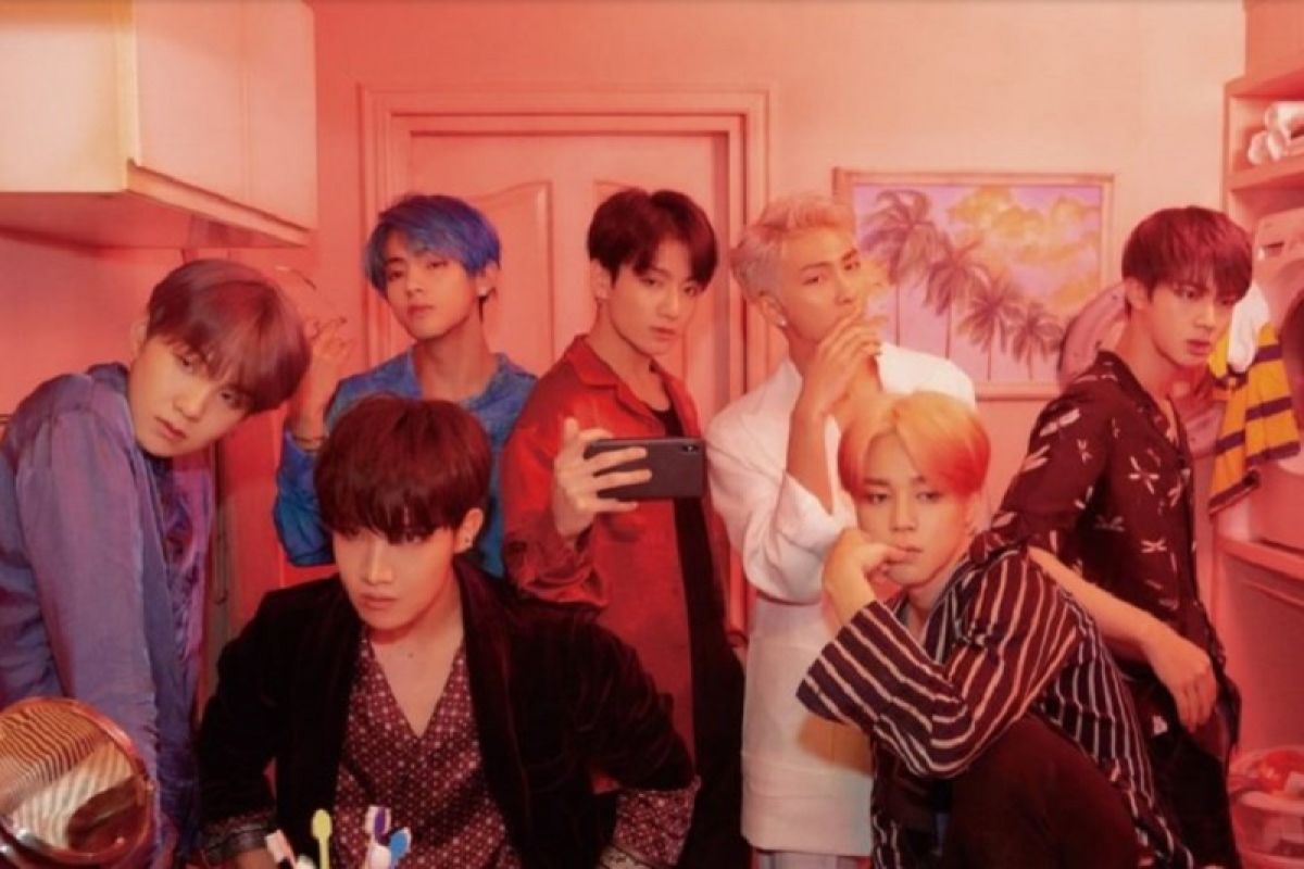 Cetak sejarah baru, video musik "DNA" BTS ditonton 700 juta kali