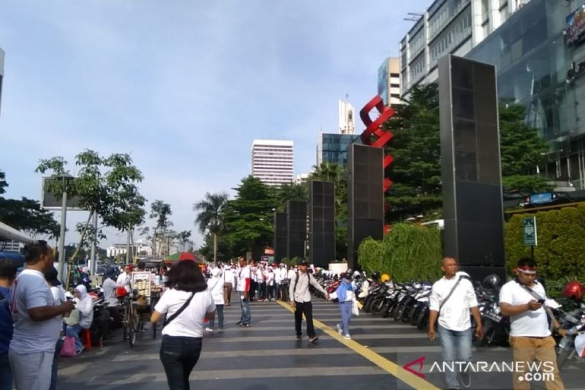 Massa pendukung Jokowi mulai padati pintu utama Gelora Bung Karno