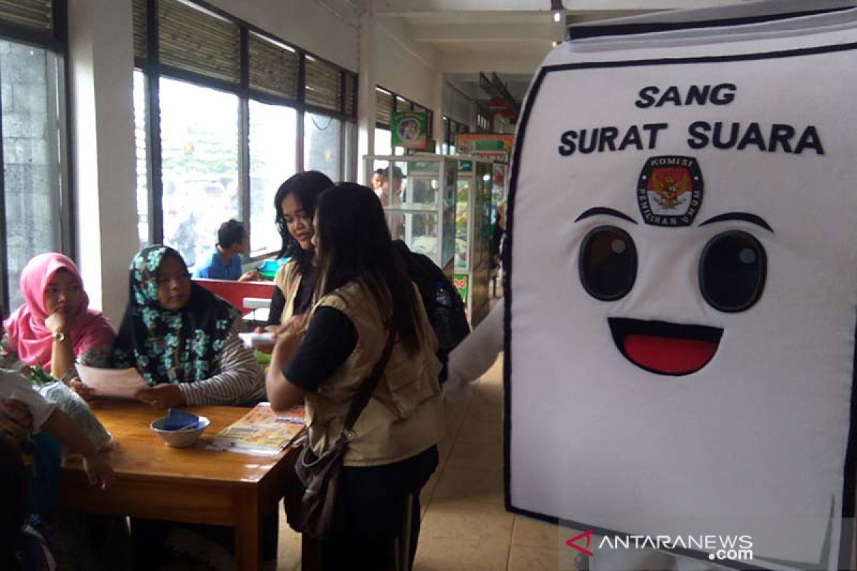 KPU Banyumas "Grebeg Pasar" sosialisasikan Pemilu serentak 2019