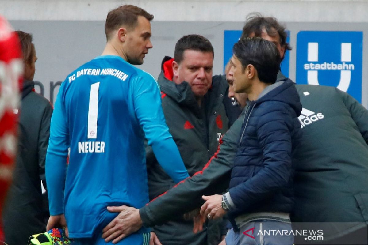 Muenchen menang 4-1 atas Duesseldorf, Neuer jadi tumbal
