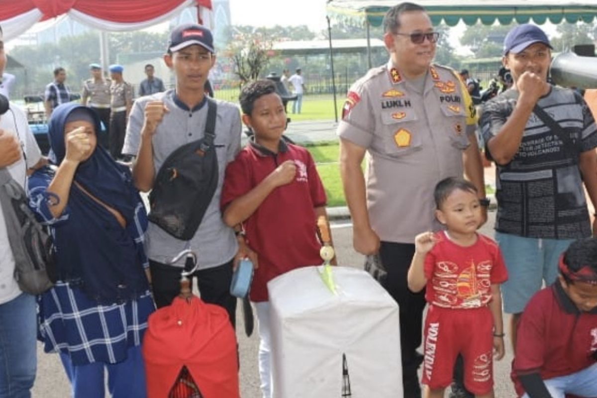 Ribuan peserta ikuti lomba burung berkicau diadakan Polda Jatim