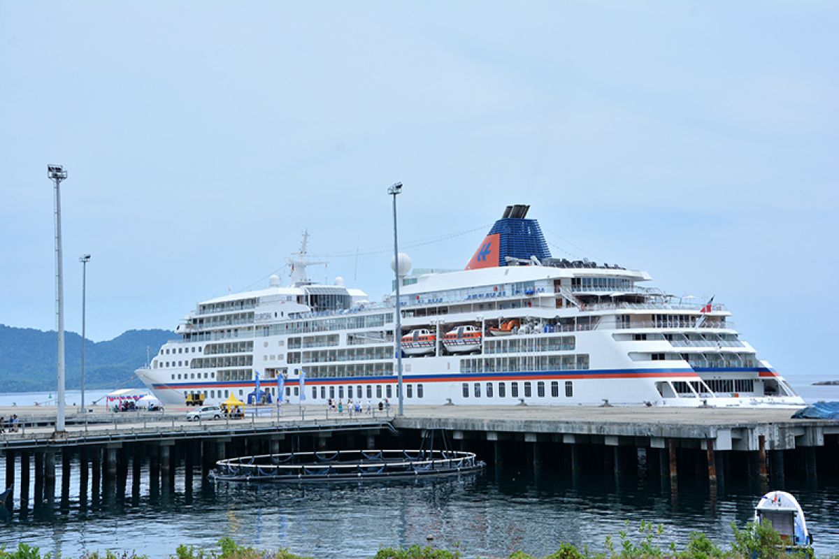 Kapal pesiar MS Europa sandar di Sabang