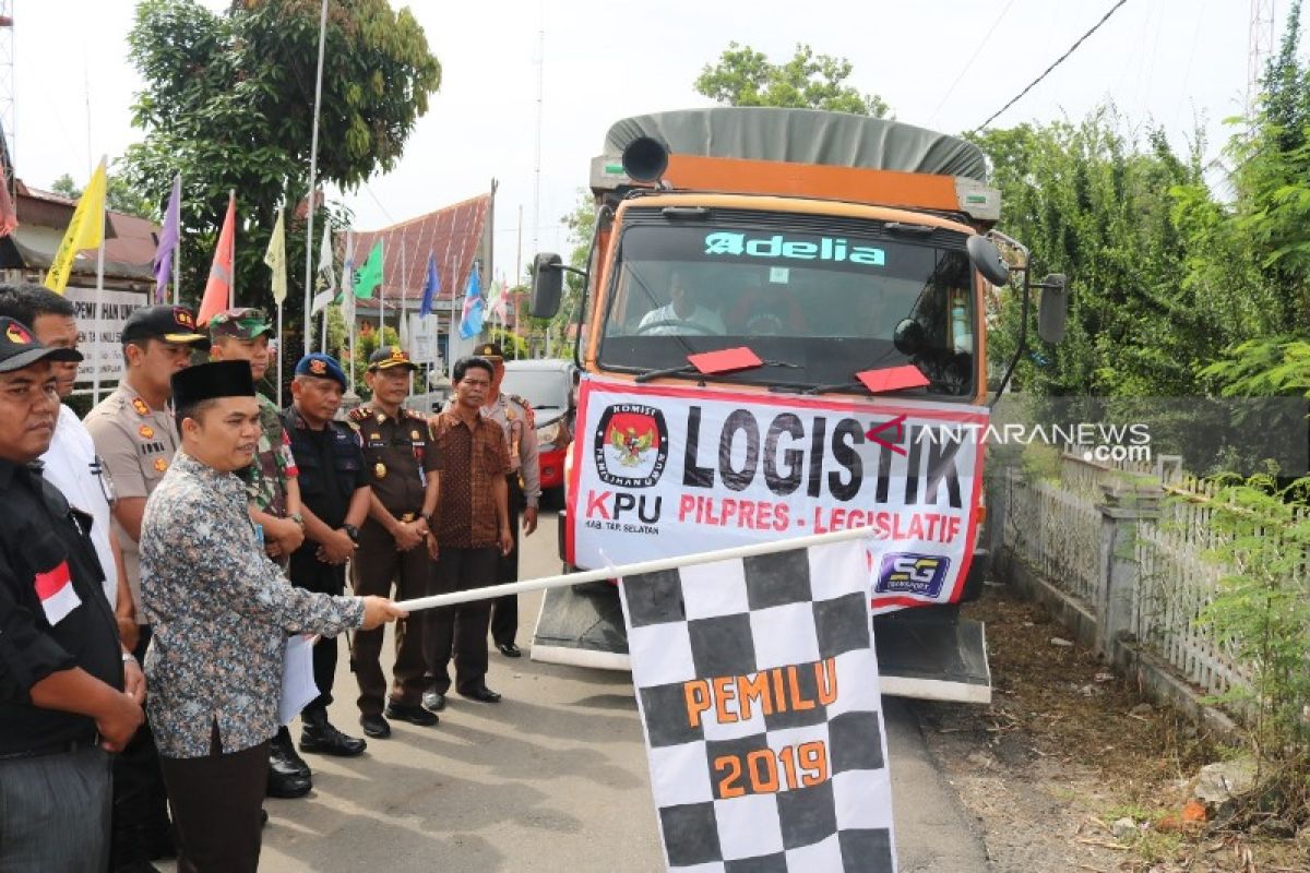 Disaksikan Forkopimda, KPU Tapsel distribusikan logistik ke kecamatan