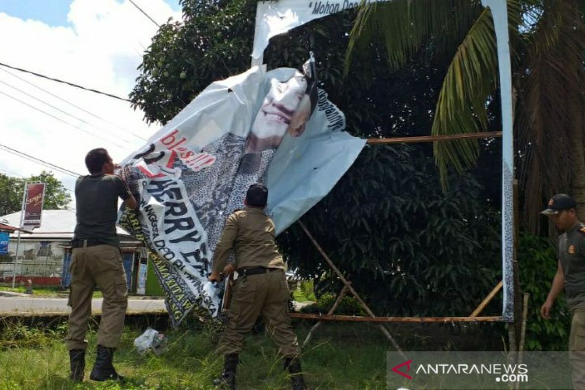 Bawaslu Belitung turunkan APK terpasang di masa tenang