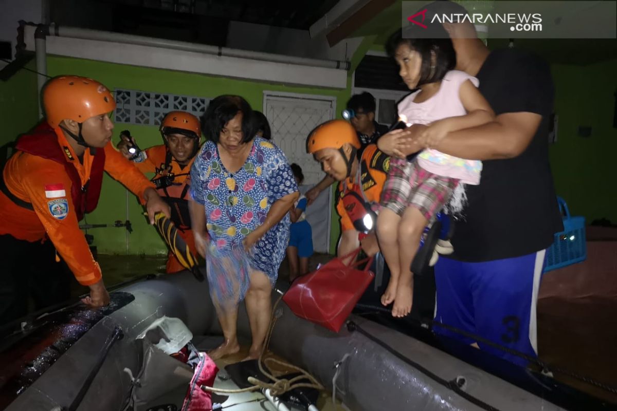 Basarnas evakuasi 36 korban banjir di Kendari