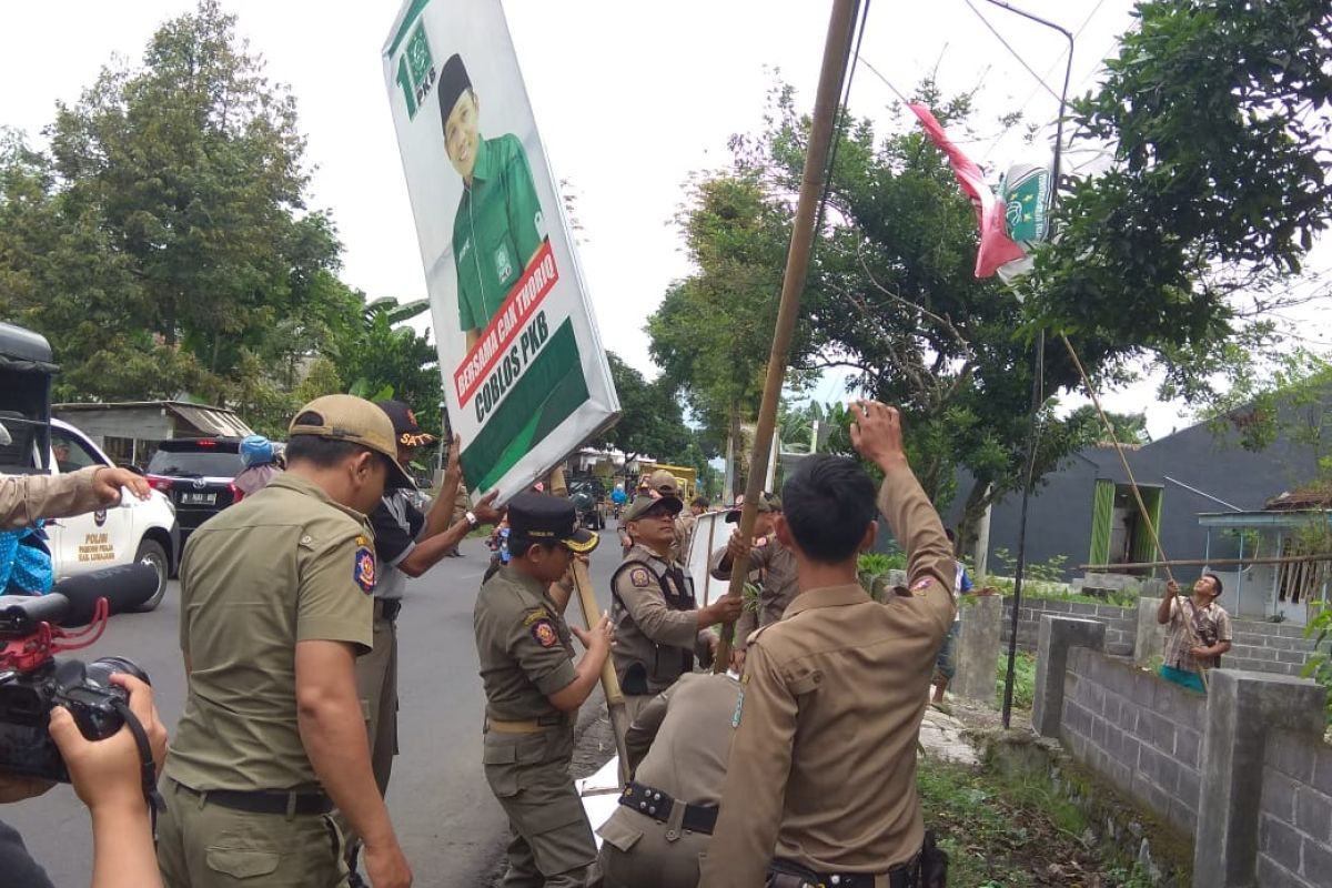 Penertiban atribut kampanye di Lumajang dipimpin Bupati Thoriqul