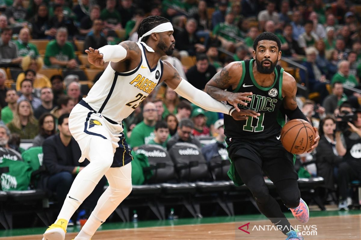 Bntang Boston Celtics Kyrie Irving dan Morris cetak 20 poin