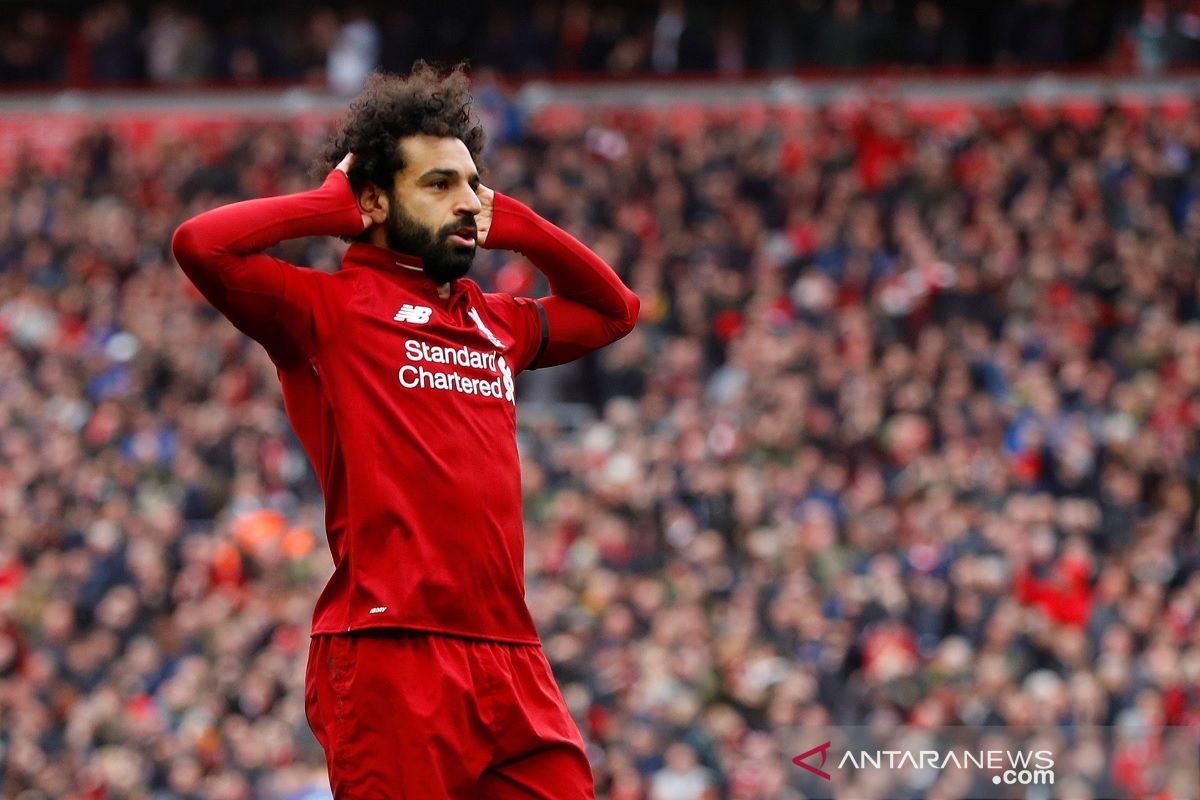 Penyerang Liverpool Mohamed Salah centak gol spektakuler dan membungkam Chelsea 2-0