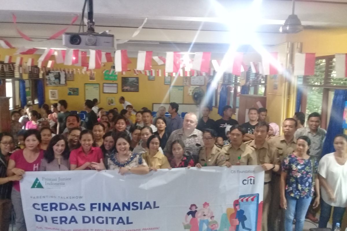 Citibank-Prestasi Junior edukasi 100 orang tua siswa