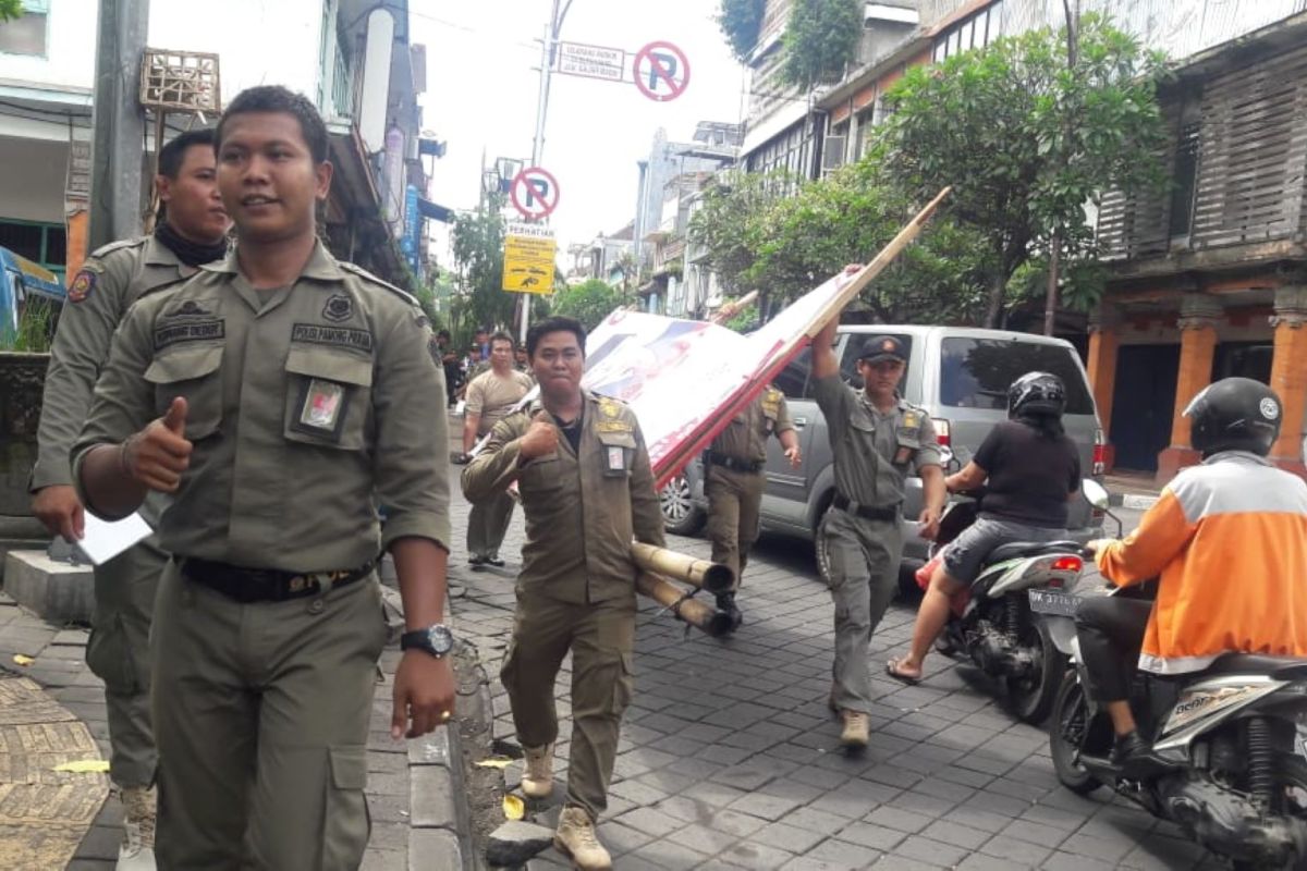 Masa tenang Gakumdu Bengkalis jaring mobil bawa alat peraga kampanye