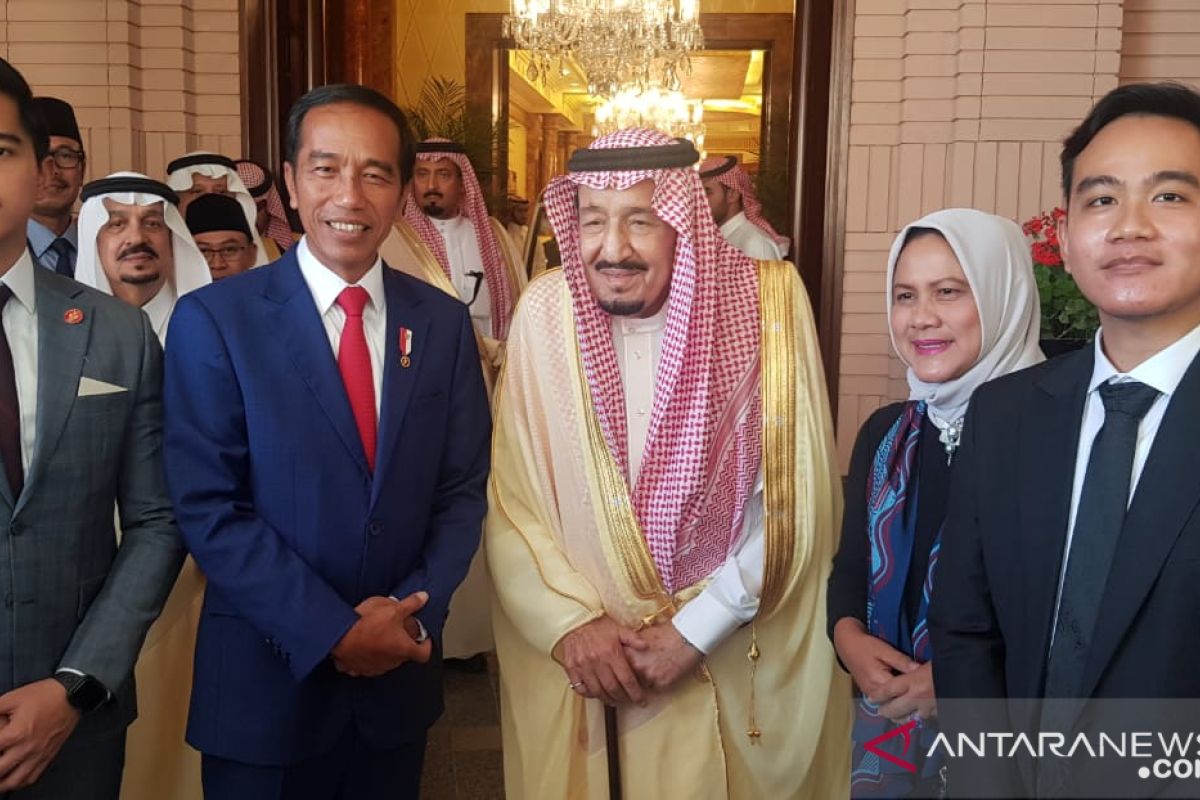 Jokowi ajak Gibran dan  Kaesang saat bertemu Raja Salman