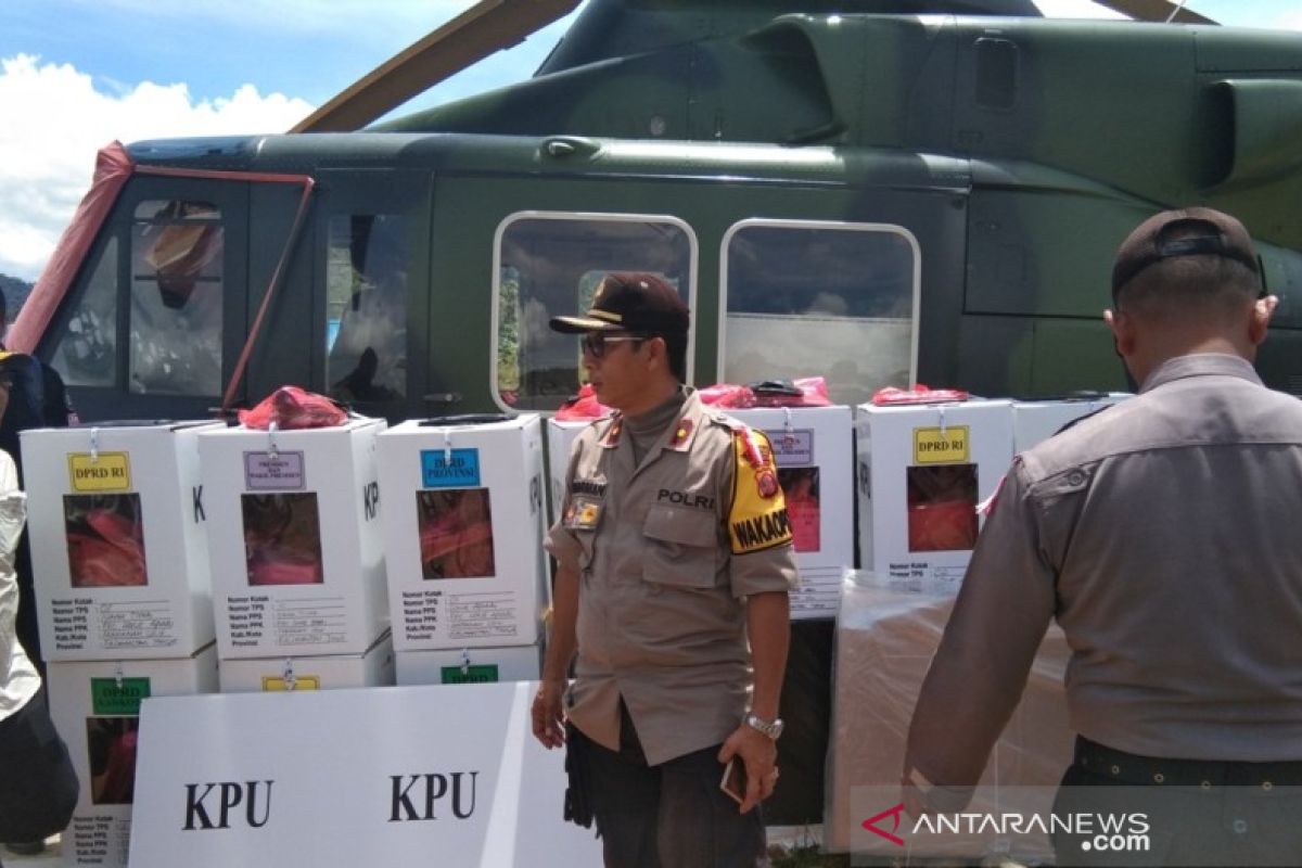 HELIKOPTER TNI AD PENGANGKUT LOGISTIK PEMILU 2019