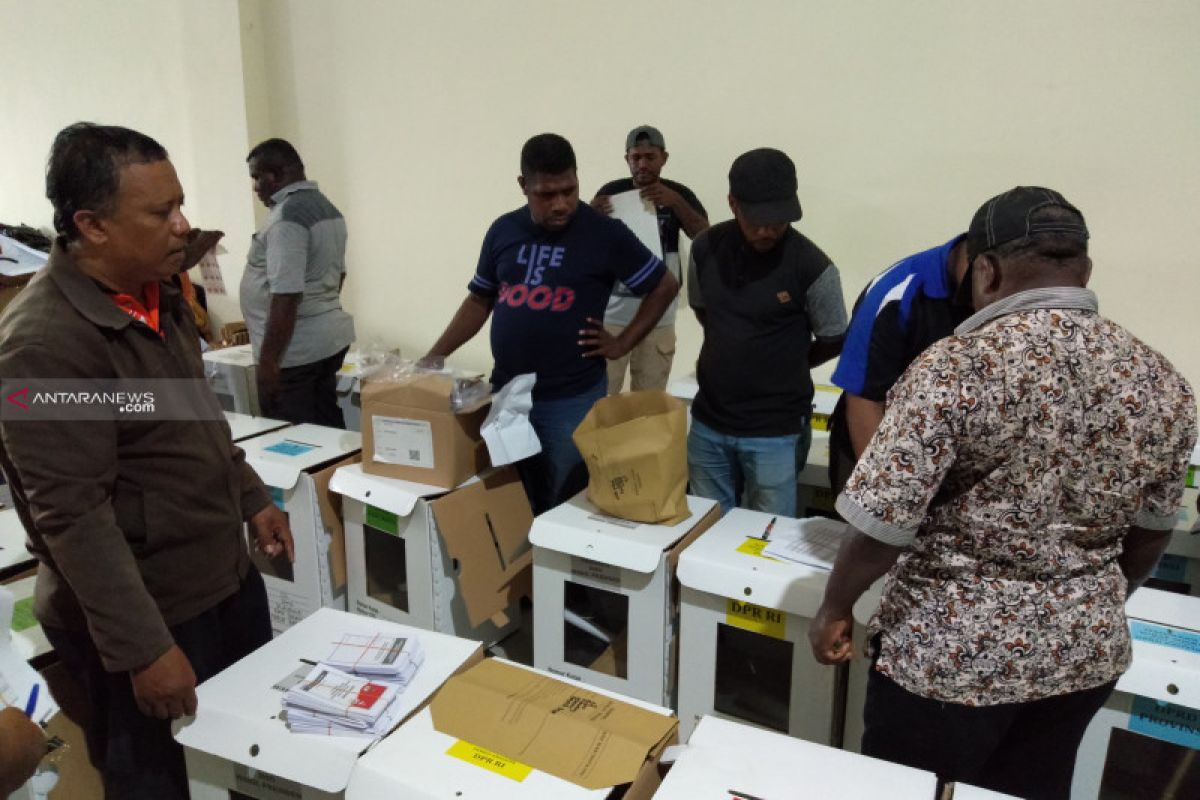 KPU Kota Sorong distribusi logistik pemilu