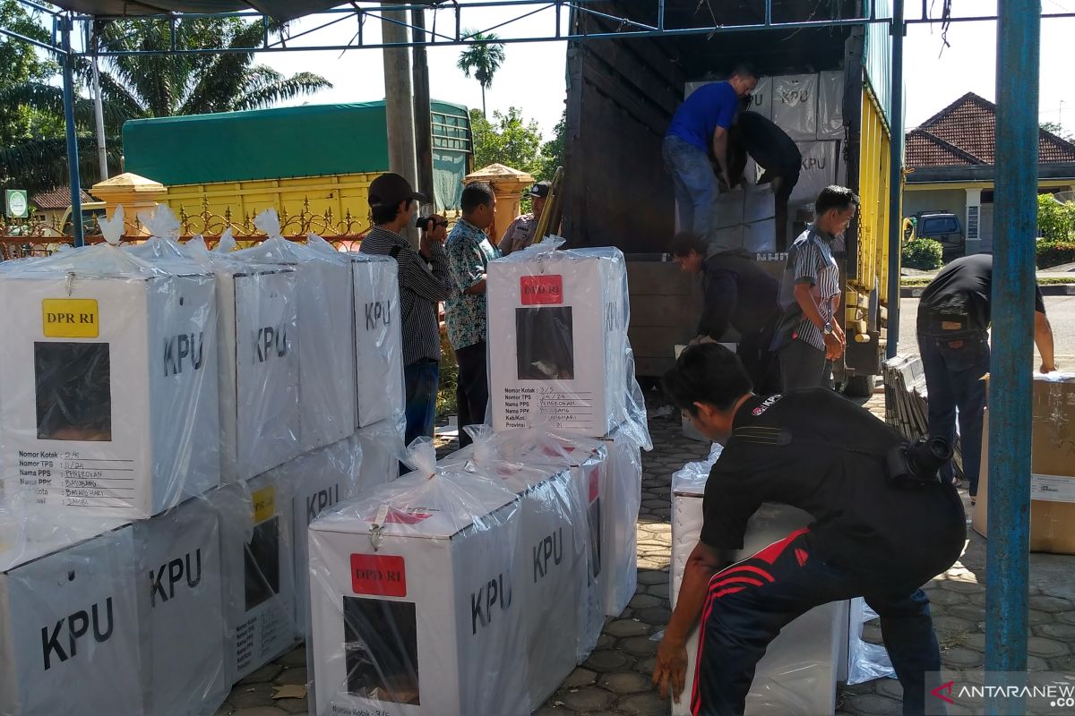 Tiga kecamatan di Batanghari terima logistik pemilu