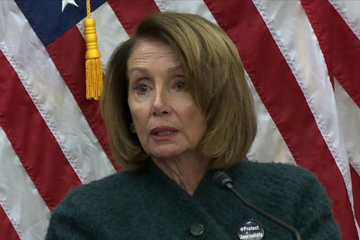 Pelosi berbicara dengan Polisi Capitol mengenai keselamatan ilhan Omar