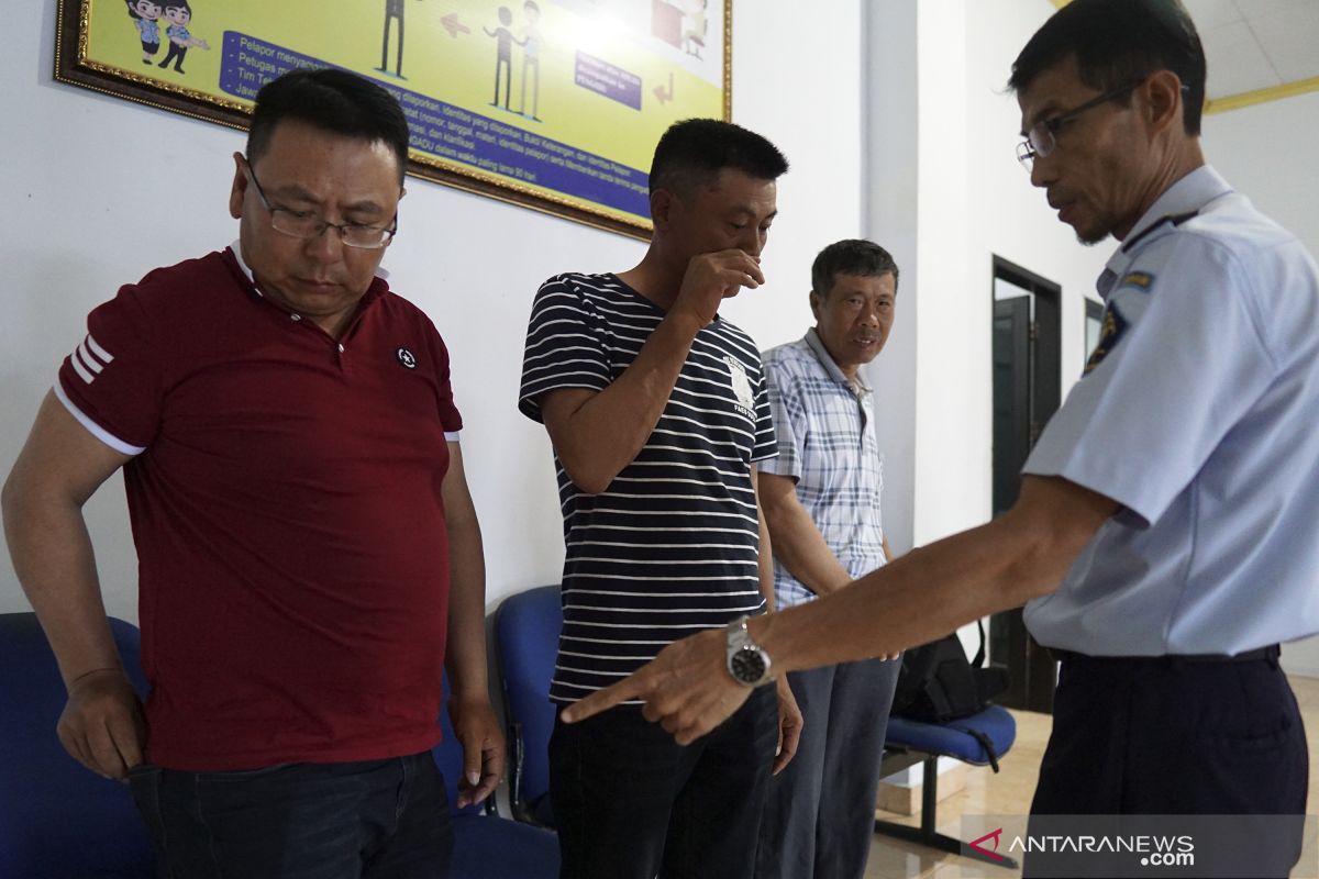 Kantor Imigrasi Gorontalo Periksa Lima TKA Asal China