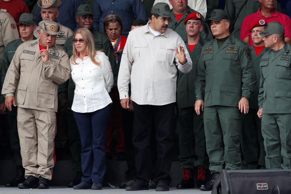 Presiden Maduro bersama Menteri Pertahanan tampil di depan umum setelah upaya kudeta