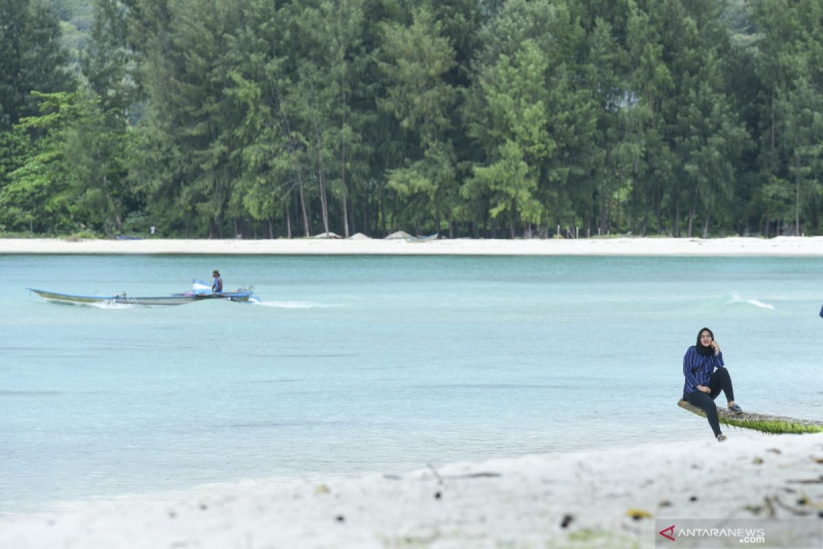 Warga kabupaten Buru mudik dengan feri karena pertimbangan cuaca