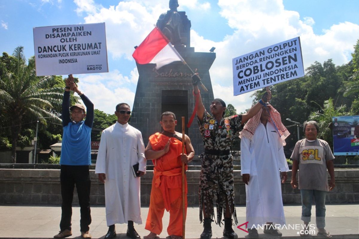 Tolak golput, warga Solo gelar aksi damai