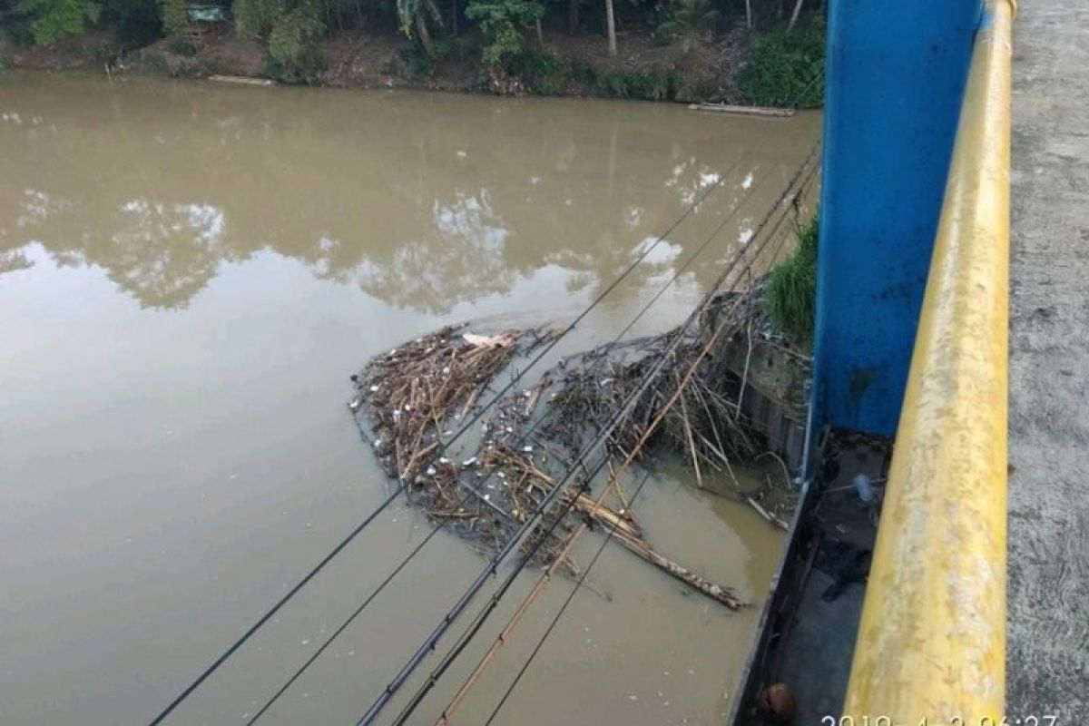 Pemkab Lebak imbau masyarakat jaga kebersihan Sungai Ciujung