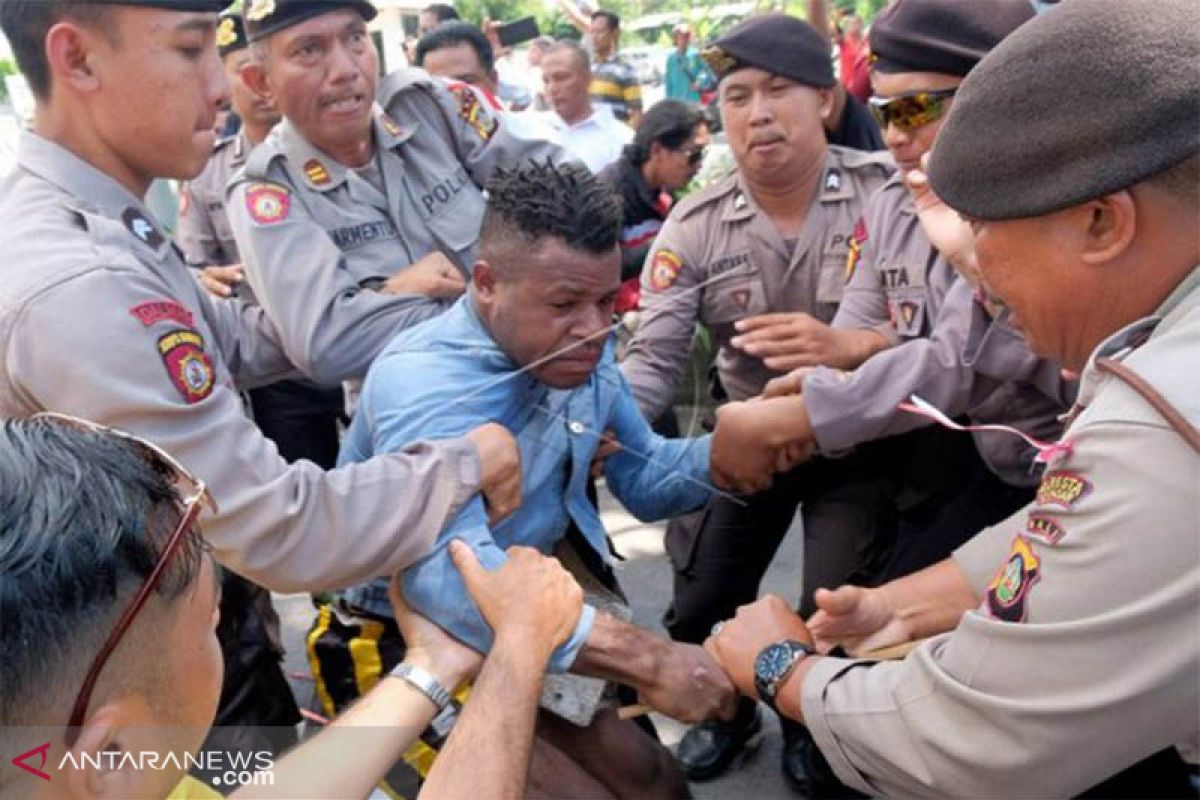 Polresta Denpasar bubarkan aksi ajak masyarakat untuk golput