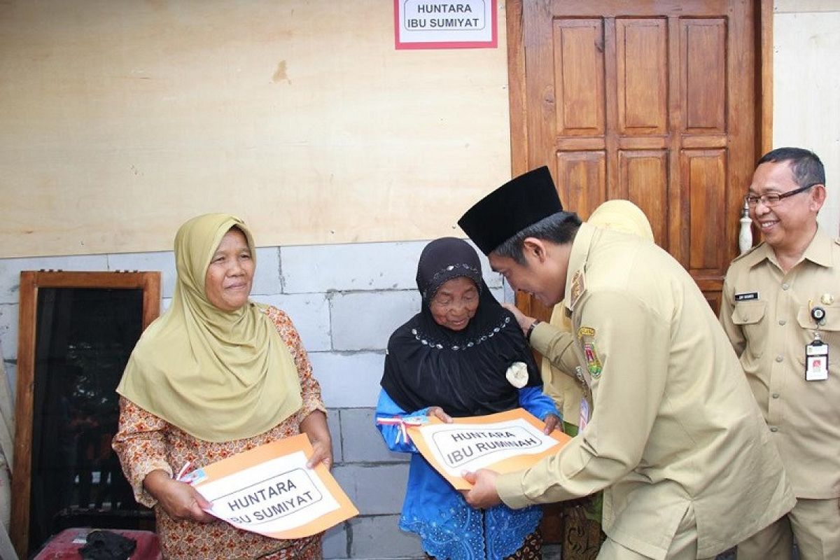 Korban longsor di Magelang memperoleh rumah hunian sementara