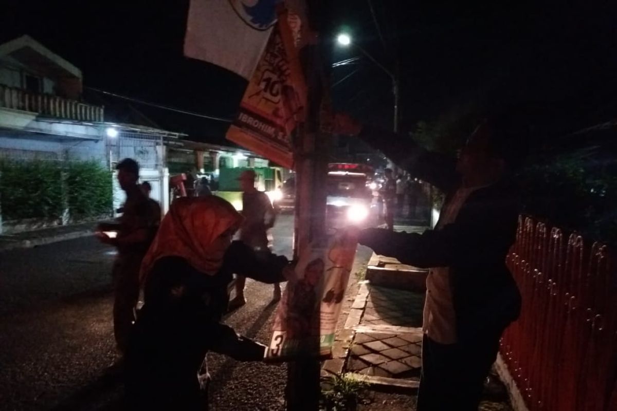 Peserta Pemilu  diajak bersihkan APK di Tangerang