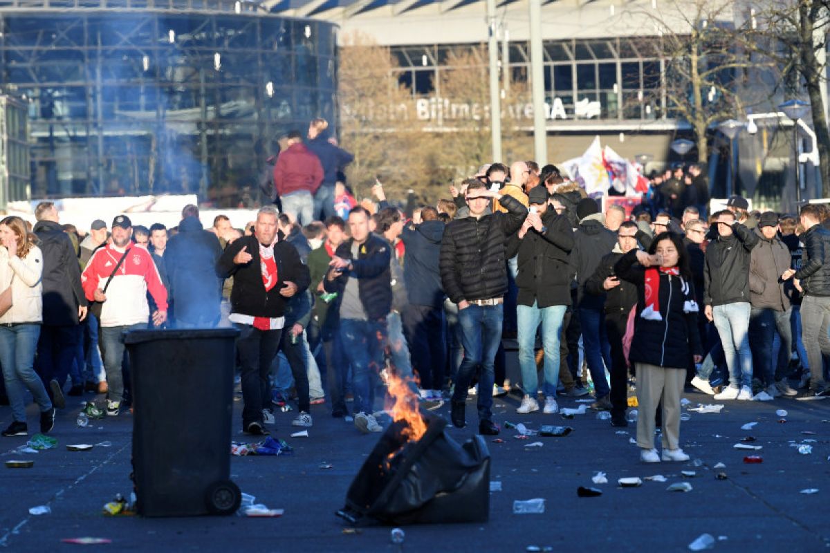 Jelang Liga Champions, 54 Fan Ajax dipulangkan akibat bawa senjata