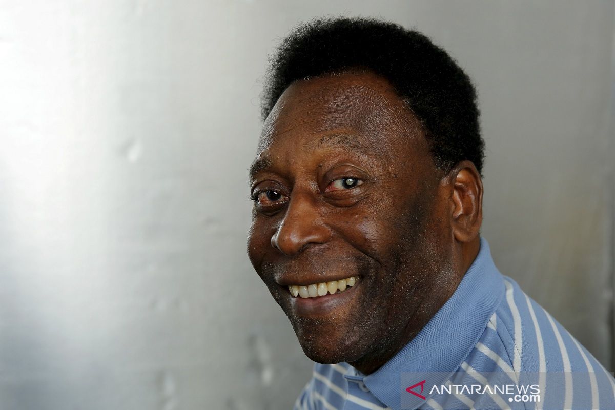 Legenda sepak bola Pele pulang dari rumah sakit usai operasi batu ginjal