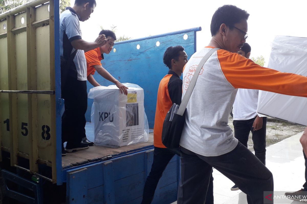 KPU Bangka Tengah distribusikan logistik Pemilu 2019