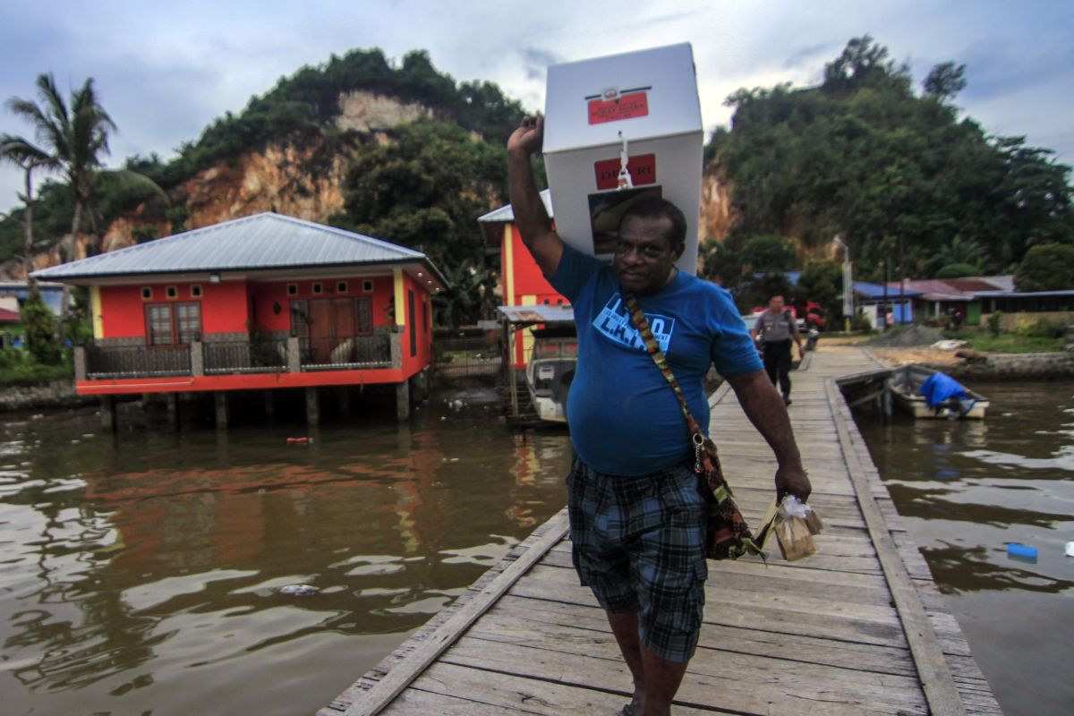 KPU Papua: penyaluran logistik di tiga kabupaten terkendala cuaca