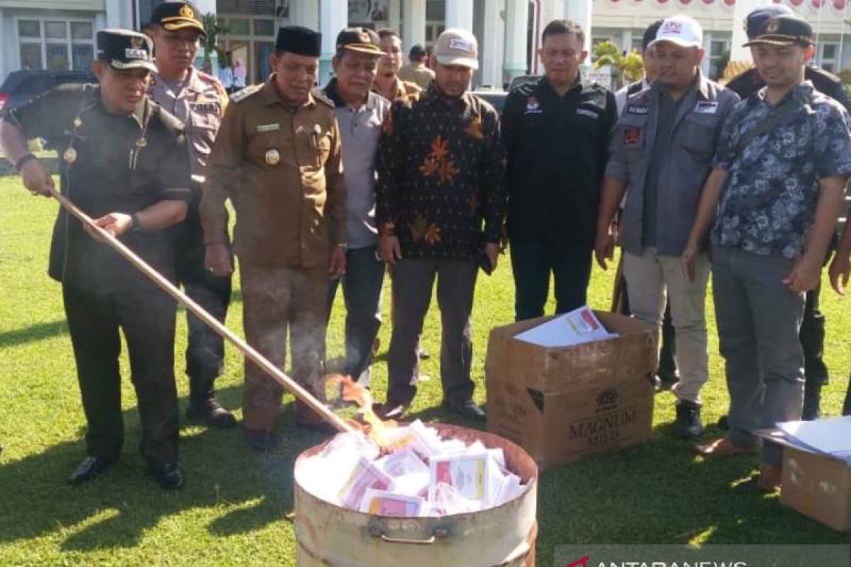 KPU Bangka Barat musnahkan 3.131 lembar surat suara tidak terpakai