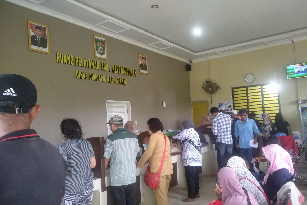 17 April 2019,  Dukcapil Asahan tetap buka layani warga dukung pemilu