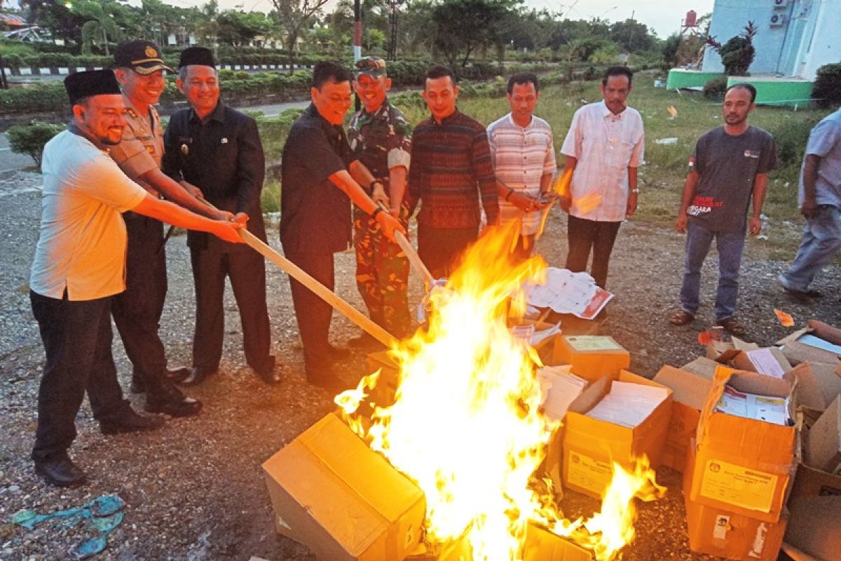 36.048 lembar surat suara rusak di Nagan Raya dimusnahkan