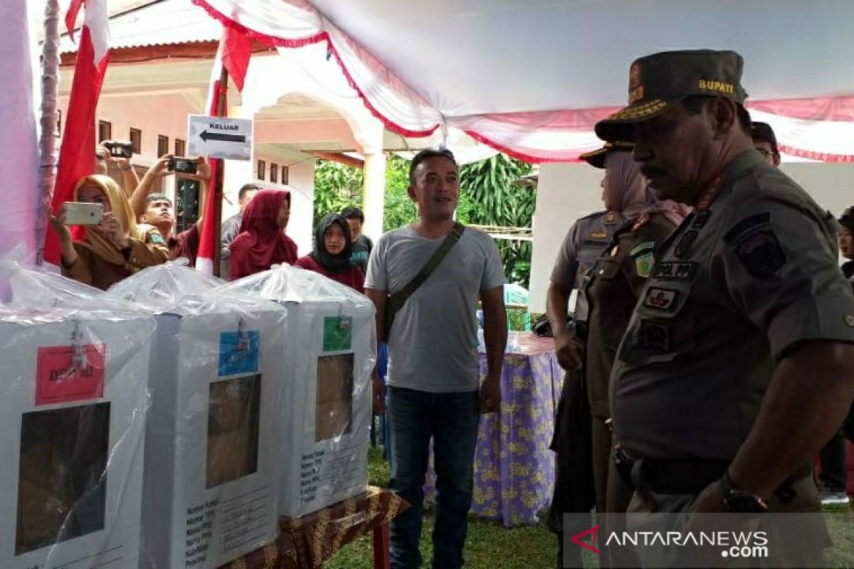 Bupati Belitung cek kesiapan TPS Pemilu 2019