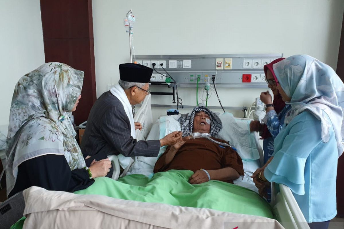 Ma'ruf Amin kunjungi dua wartawan senior di rumah sakit