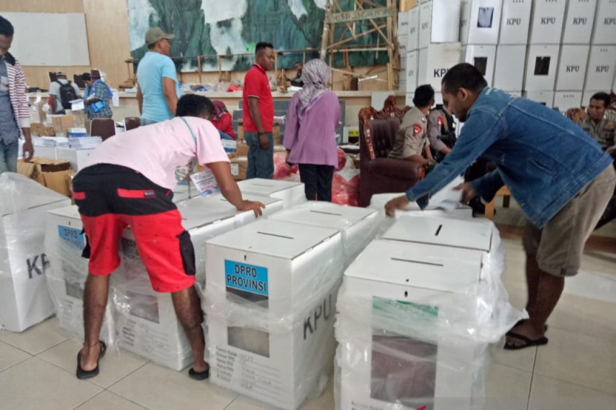 Trans Mimika kerahkan helikopter angkut logistik pedalaman Mimika