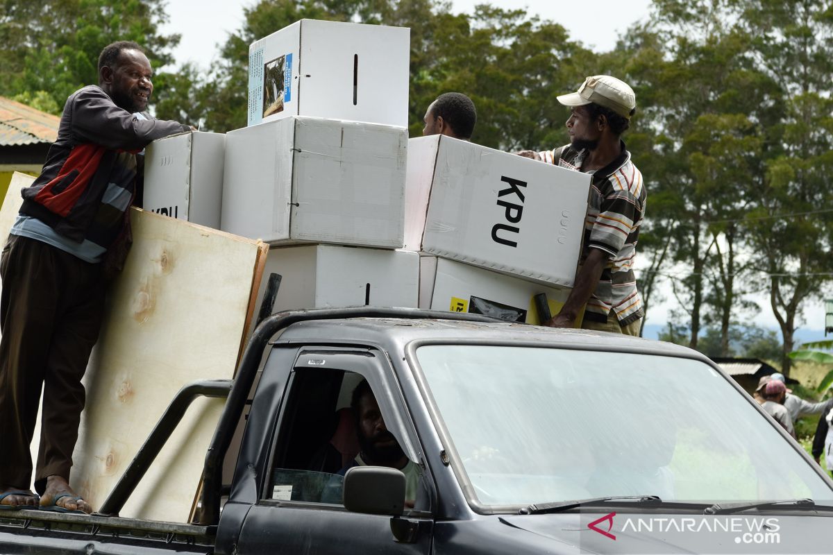 KPU Pekanbaru distribusikan logistik terakhir Pemilu