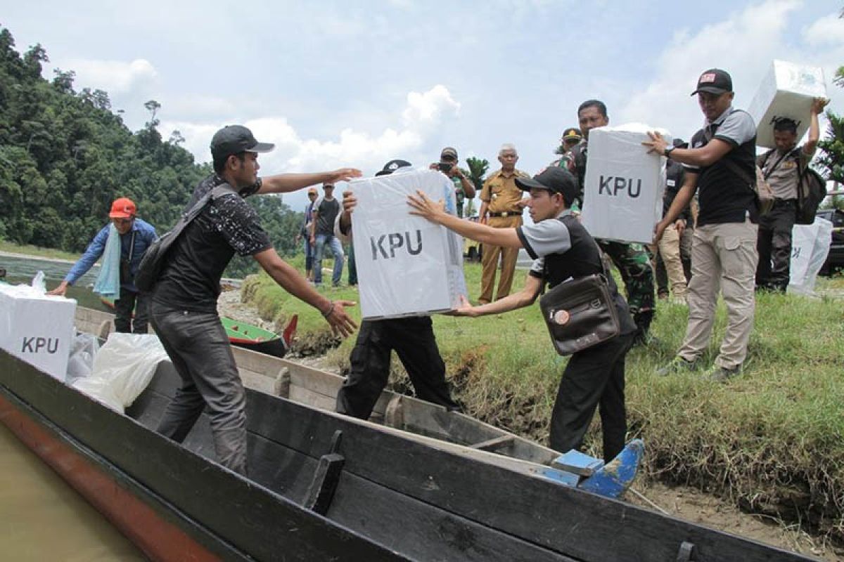 Petugas pemilu di Aceh Selatan tembus daerah terpencil distribusi logistik