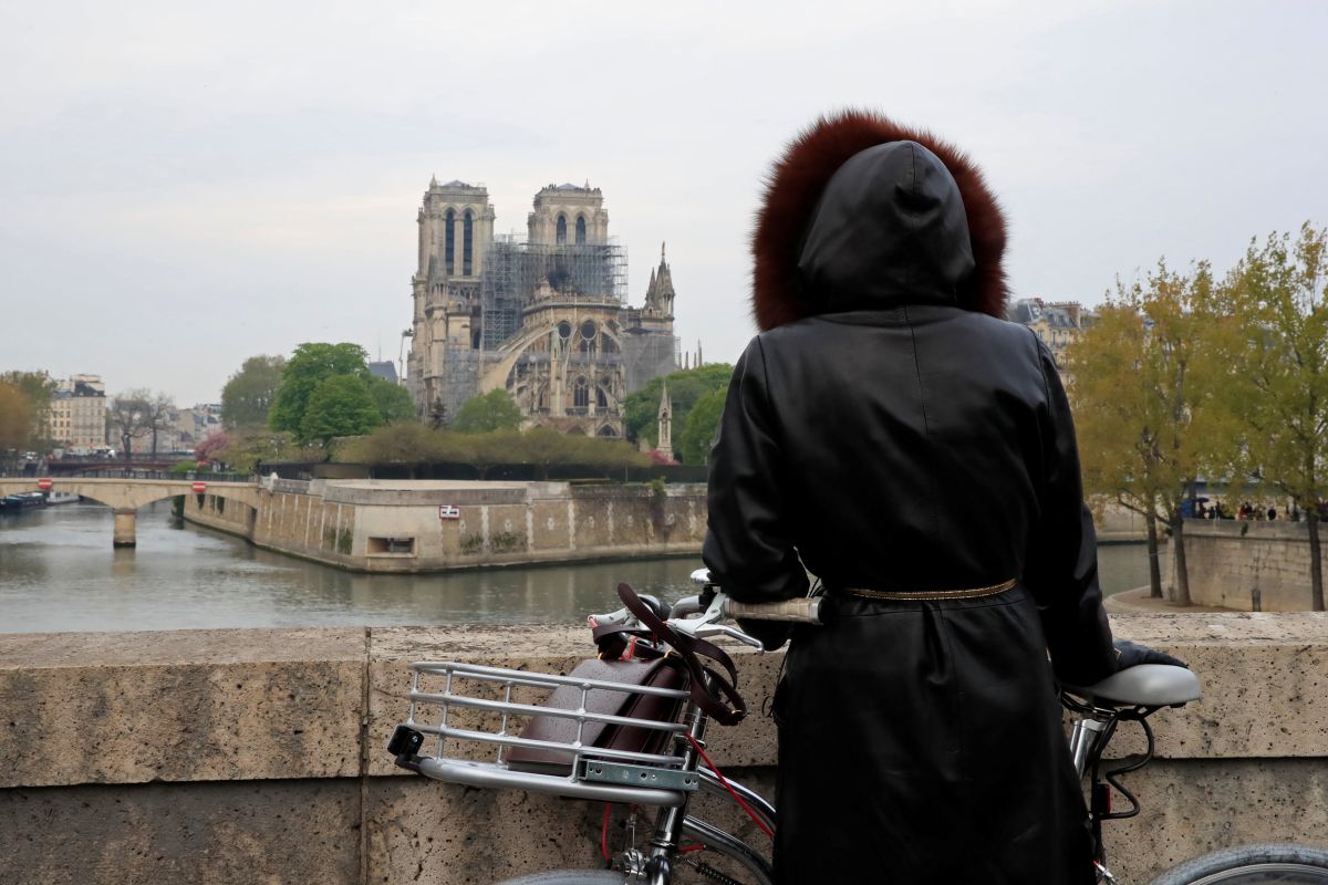 Miliarder Arnault  donasikan Rp3,1 triliun untuk Notre-Dame