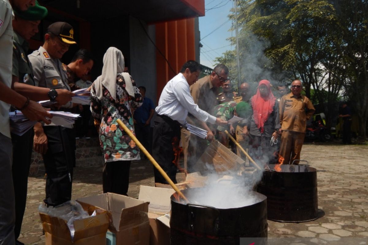 KPU Payakumbuh musnahkan surat suara rusak dan salah alamat