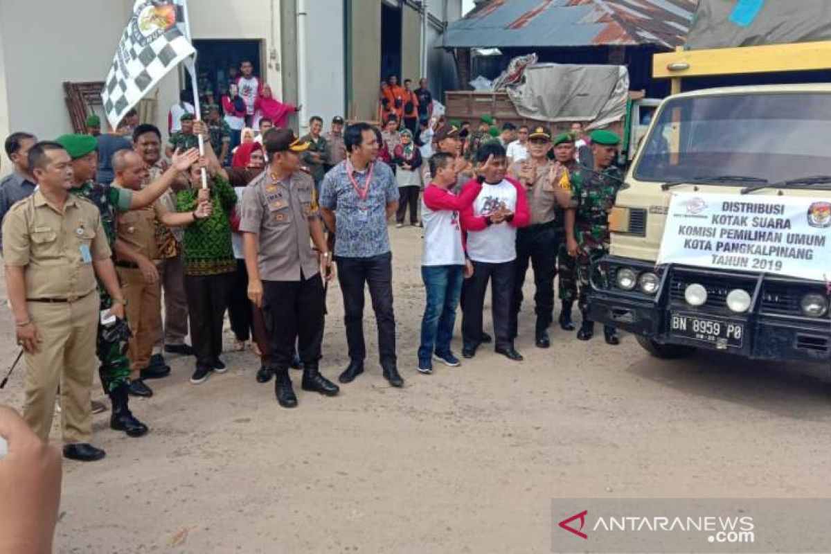 Wali Kota Pangkalpinang lepas pendistribusian kotak suara Pemilu