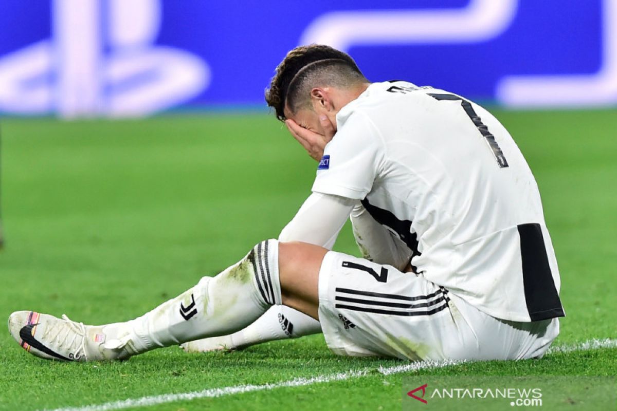 Cristiano Ronaldo menangis saat melakukan wawancara