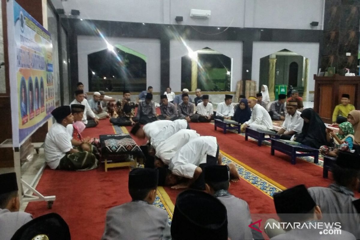 Malam jelang pemilu, 4 remaja Labura tuntaskan hafalan 30 juz Al Qur'an