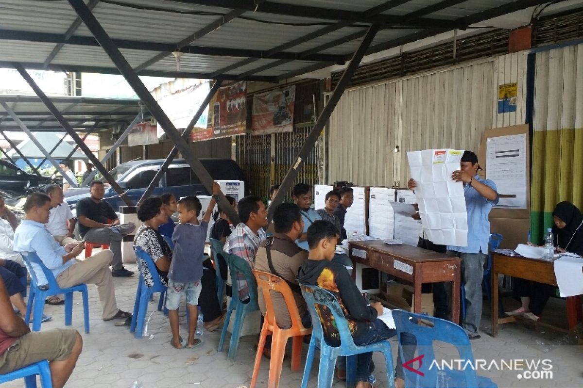 Prabowo unggul di TPS Ketua NasDem, Jokowi menang di TPS anggota DPR RI Gerindra